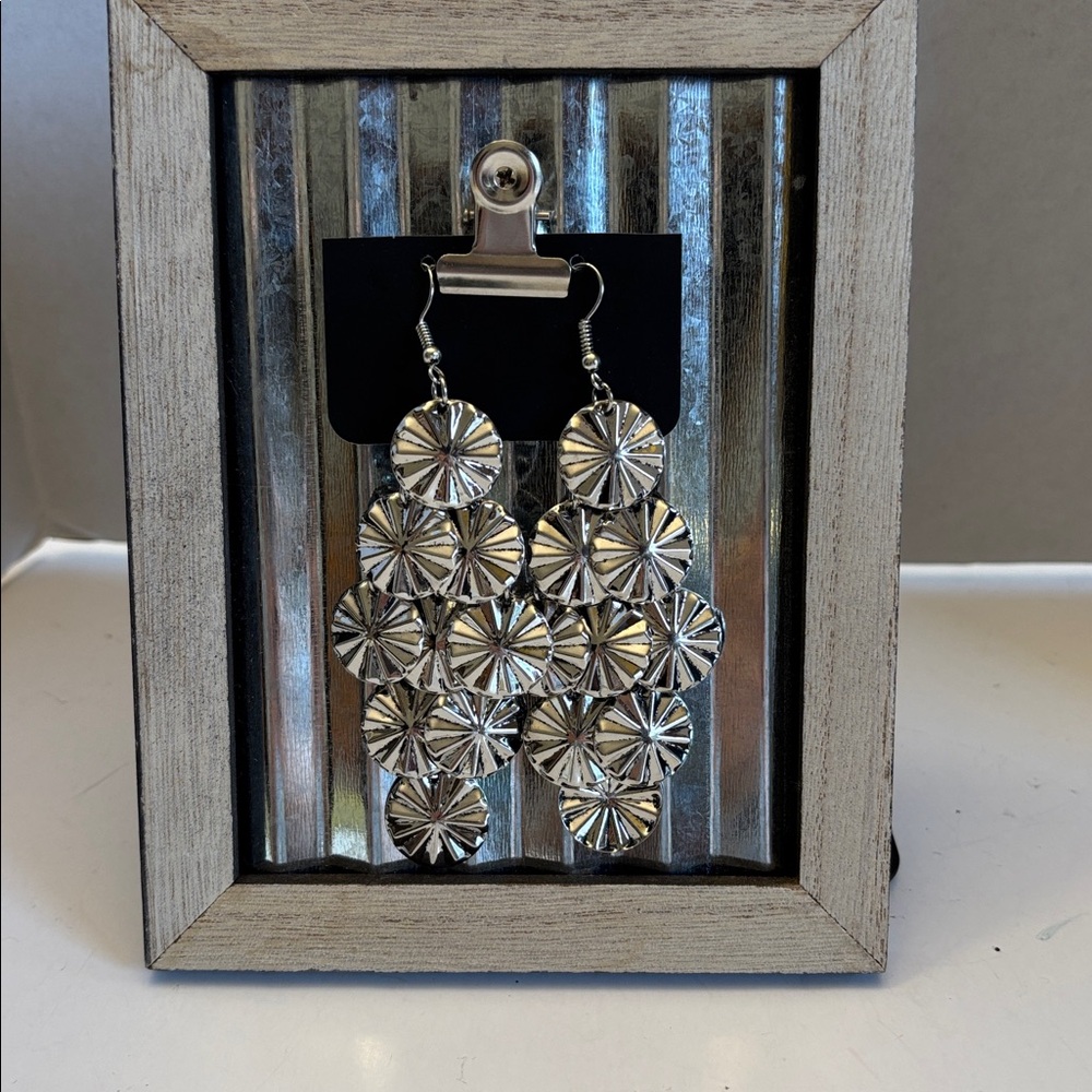 💕5/25💕Silver Dangle Earrings 4”